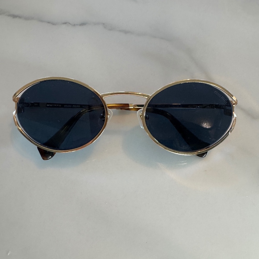Miu miu like sunglasses